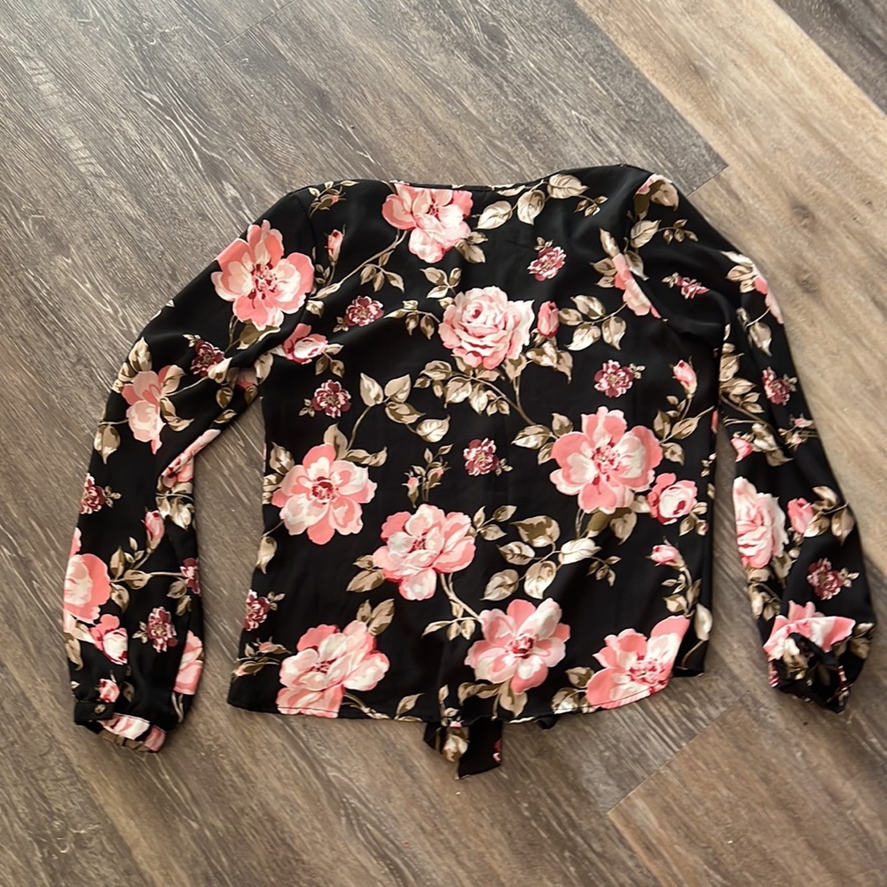 NWOT Guess black pink floral v neck long sleeve tunic top tie bottom detail M - Picture 7 of 9